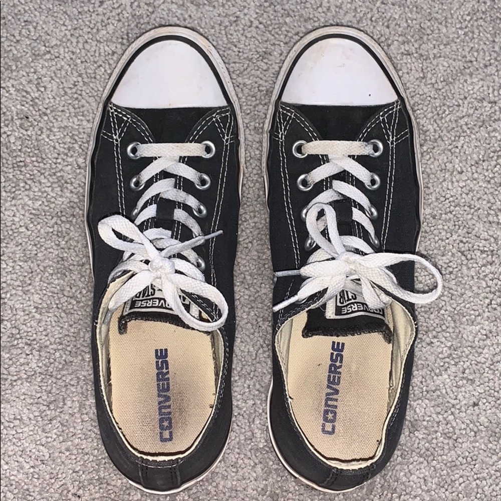 Black low rise converse